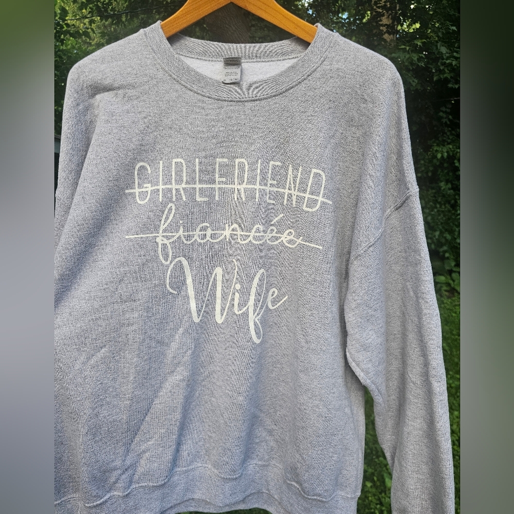 💍Gildan Gray Crewneck WIFEY Women's Sweatshirt with 💍 UPGRADE ☺️Graphic Text